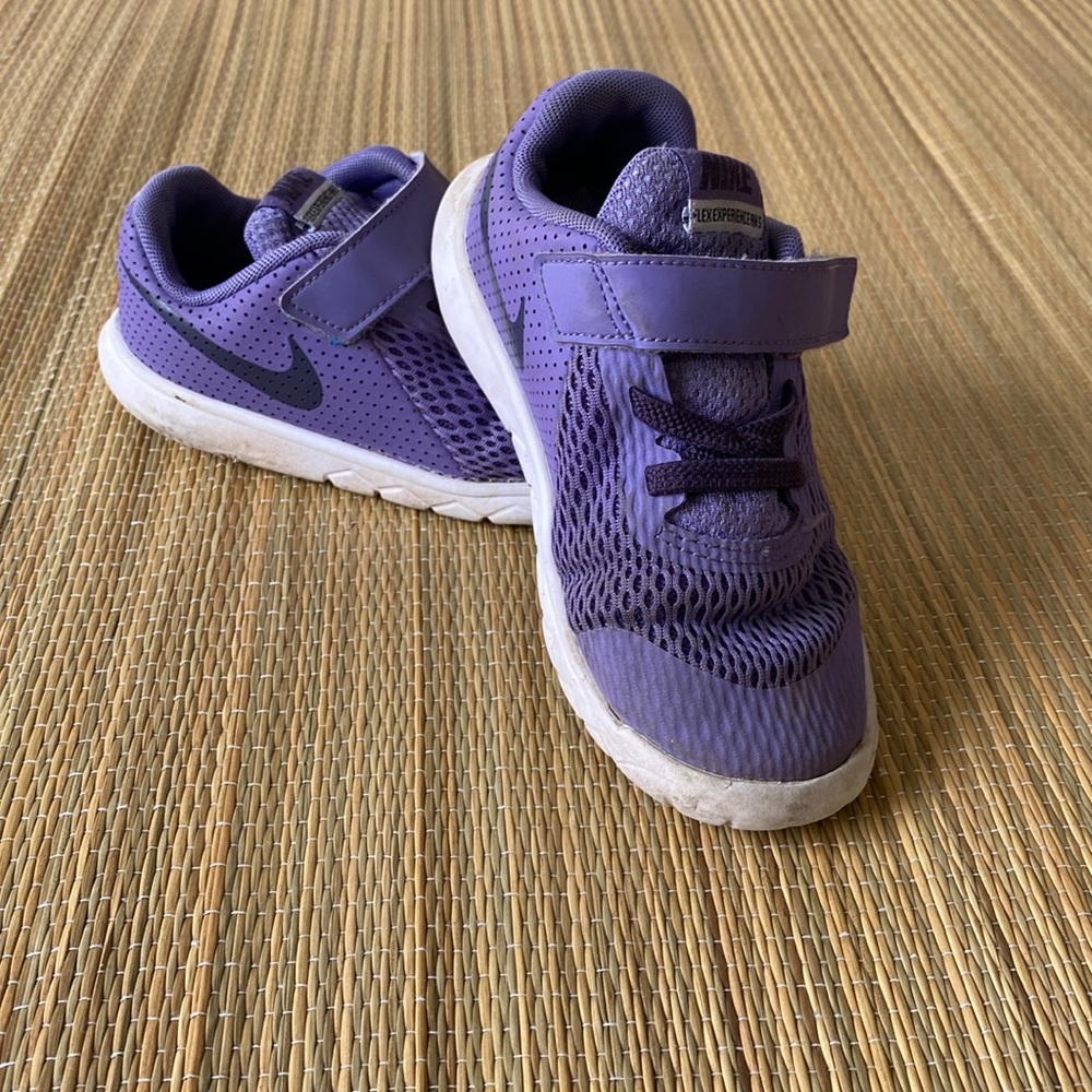 Nike flex sneakers